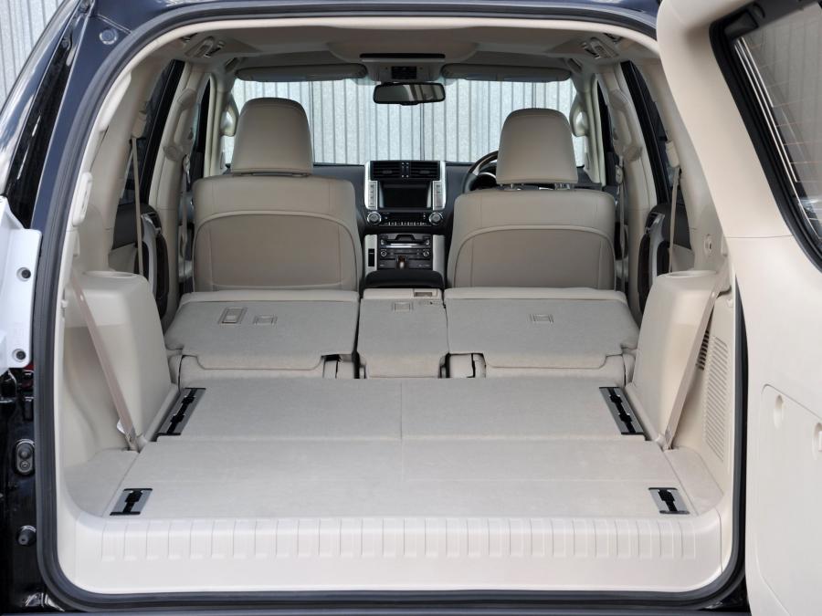  Toyota Land Cruiser Prado 150 60th Anniversary 2011 года  (UK) (фото 13 из 20)